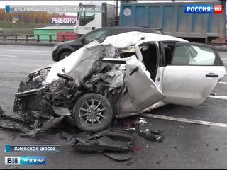 На Киевском шоссе маршрутка врезалась в такси