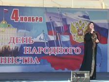В Грозном ≈ на центральной площади ≈ 15 тысяч человек, и ровно в полдень грянул гимн