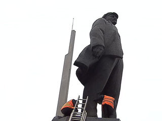 На центральной площади Донецка пытались взорвать Ленина