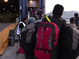 Греческая полиция начала депортацию нелегальных мигрантов с Лесбоса