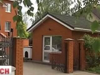 Дом соседей Порошенко с вертолета забросали зажигательными снарядами