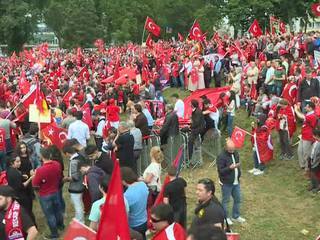 Кельн вышел на митинги за и против Эрдогана