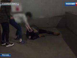 Против школьниц, избивших сверстницу на парковке в Москве, возбуждено уголовное дело