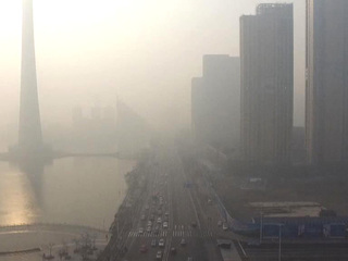 Север Китая накрыла мощная волна смога