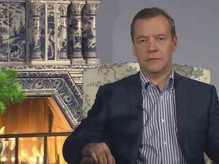 Дмитрий Медведев: всем -  счастья, здоровья, любви и согласия в семьях