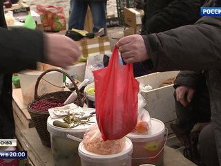 Штраф за санкционный сыр: мэрия Москвы хочет наказать уличных торговцев