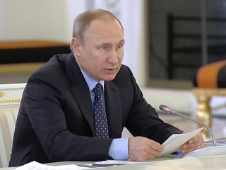 Путин возложил ответственность за расселение аварийного жилья на губернаторов