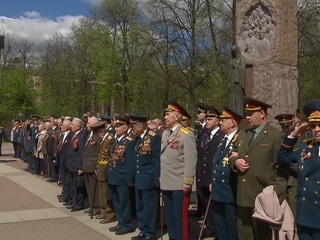 Виктор Золотов поздравил ветеранов с Днем Победы