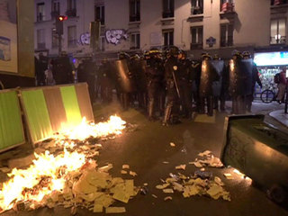 Молчать избиратели не хотят: по Франции прокатилась волна протестов