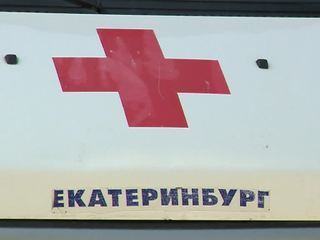 В Екатеринбурге неизвестный обстрелял машину скорой и медиков