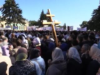 Православные верующие молятся у стен Рады о вразумлении депутатов