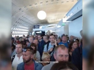 Эвакуация парижского аэропорта: раздался громкий хлопок