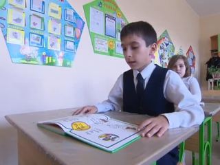 В школах Донбасса возобновили изучение национальных языков