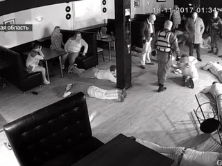 Месть силовиков: полицейские избили посетителей клуба в Ельце