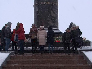 Равнодушных нет: в городах по всей России проходят акции памяти жертв трагедии в Кемерове
