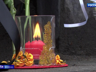 В день траура по погибшим в Кемерове по всей России выросли стихийные мемориалы