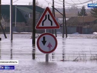 Затопило по крышу: на улицах Аткарска уровень воды достигает 2,5 метров