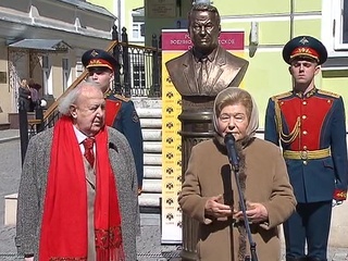 В Москве установили бюст первого президента России Бориса Ельцина