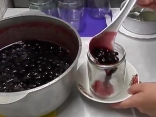 Коварный десерт: вишневое варенье может стать ядом