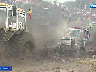 Ежегодные гонки на тракторах провели в Ростовской области