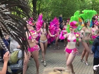Бал, карнавал и 5 тонн мороженого: выходные в Москве