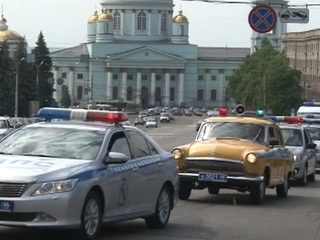 Автопробег в честь 300-летия полиции: из Курска в Рыльск отправились ретромашины