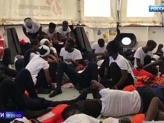 Кризис гуманности: Италия и Испания не дают пристать судну с мигрантами