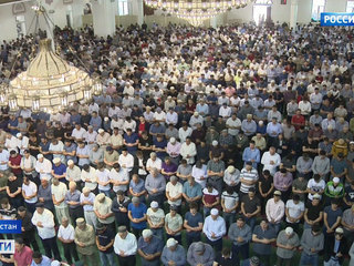 В Дагестане более 20 тысяч верующих пришли на массовое разговение после месяца Рамадан