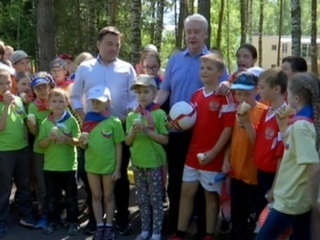 Мэр Москвы и губернатор Подмосковья побывали в оздоровительном лагере 