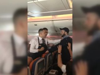 Пьяный дебошир подрался с экипажем на рейсе Москва - Тель-Авив