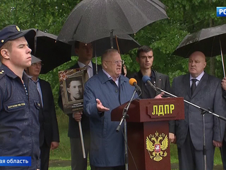 Новости предвыборной кампании: кандидат в мэры от ЛДПР принял участие в акции памяти у мемориала 