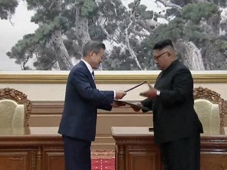 Лидеры Северной и Южной Кореи совершили подъем на священную гору Пэктусан