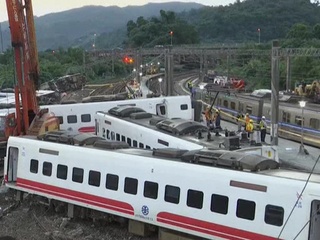 Россияне не пострадали при крушении поезда в Тайване