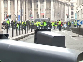 Парижская полиция задержала тридцать 