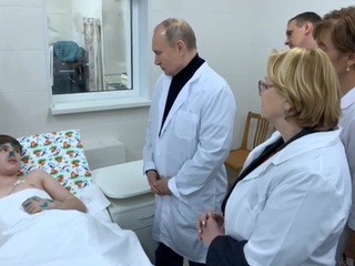 Путин пообщался с ранеными при взрыве в Магнитогорске