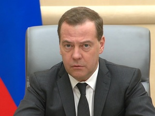 Цены на топливо: Медведев надеется, что до крайних мер не дойдет