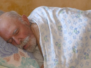 Белгородского пенсионера привезли в больницу на санях, привязанных к снегоходу