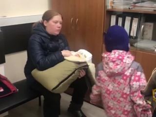 Голодные и замерзшие: опека забрала у москвички четырех детей