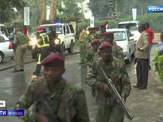 Нападение боевиков на Найроби: выжившие прячутся в холодильниках, сейфах и под машинами