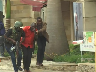 В столице Кении неизвестные захватили заложников в гостинице
