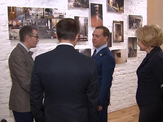 Медведев приехал в Учебный театр ГИТИС