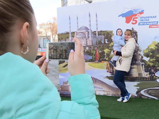 В Симферополе празднуют воссоединение Крыма с Россией
