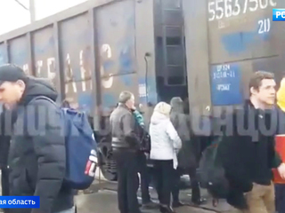 В Одинцовском районе товарняк на несколько часов перекрыл железнодорожный переход