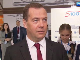 Премьер Медведев рассказал, почему не может выключить телефон