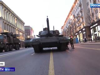 Репетиция Парада Победы: колонна техники прошла к Красной площади