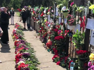 Возле посольства Украины в Москве прошла акция памяти трагедии в Одессе
