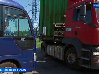Транспортный коллапс: на выезде из Звенигорода водители тратят в пробке по 40 минут