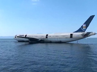 В Эгейском море затопили Airbus A330 для любителей дайвинга