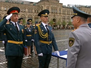 На Красной площади вручили дипломы выпускникам вузов МЧС