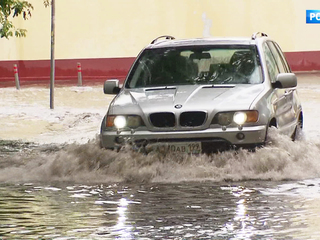 В Москве ликвидируют последствия потопа: тропический ливень может повториться